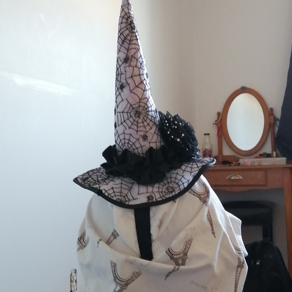 Halloween witch hat - Picture 1 of 4